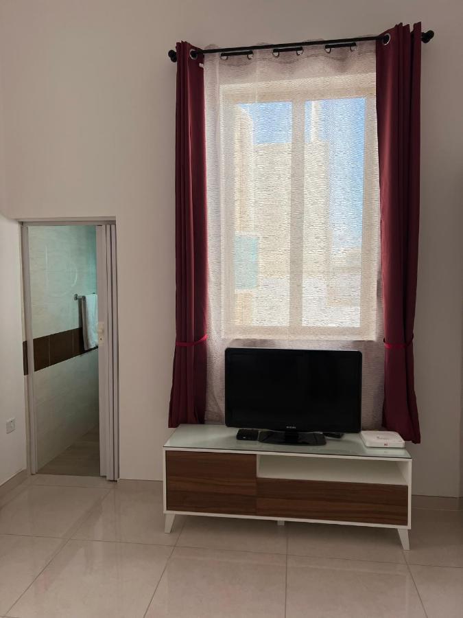 Room With Private Bathroom 斯利马 外观 照片