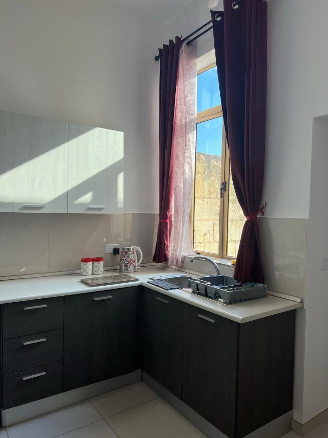 Room With Private Bathroom 斯利马 外观 照片