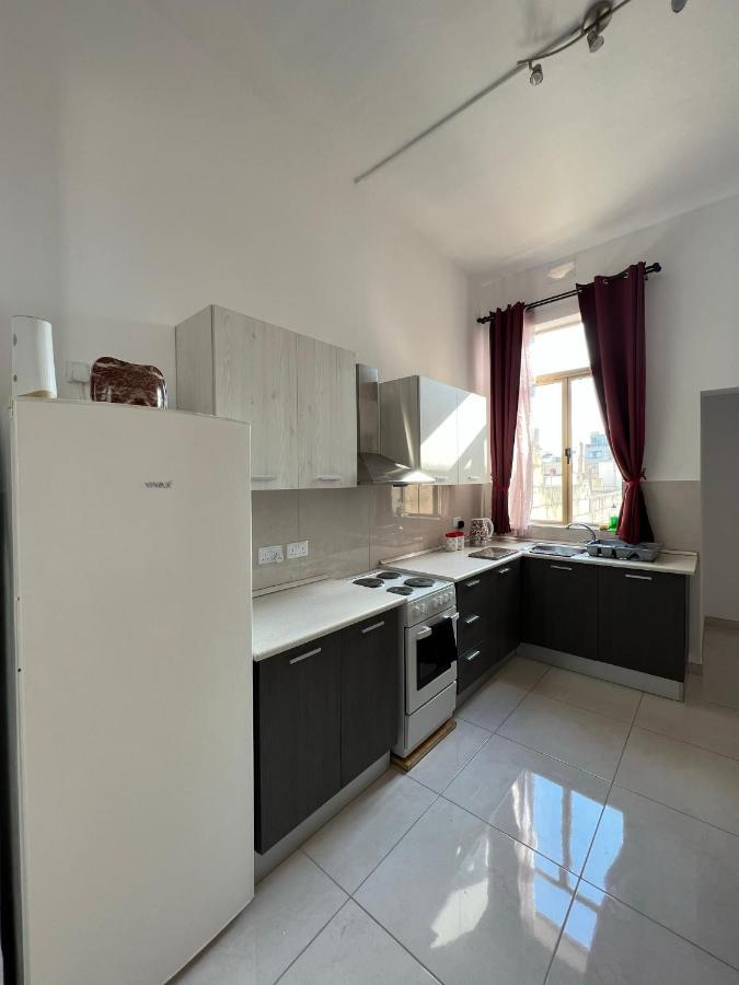 Room With Private Bathroom 斯利马 外观 照片